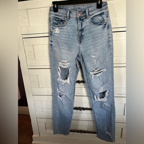 AE Mom jeans! Super cute on! - Picture 2 of 8